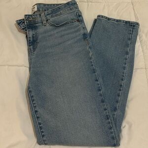 Levi’s Mid Rise Boyfriend Jeans